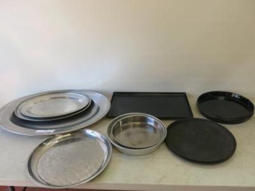 13 x Assorted Sized Trays to Include: 3 x Assorted Sized Oval Serving Trays, 9 x Round Trays & 1 x Black Oblong Tray.