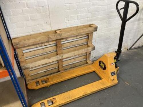 2500kg Pallet Truck & Set of Platform Scales