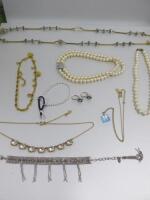 9 x Items of Costume Jewellery to Include: Necklace, Bracelets & Ear Rings.