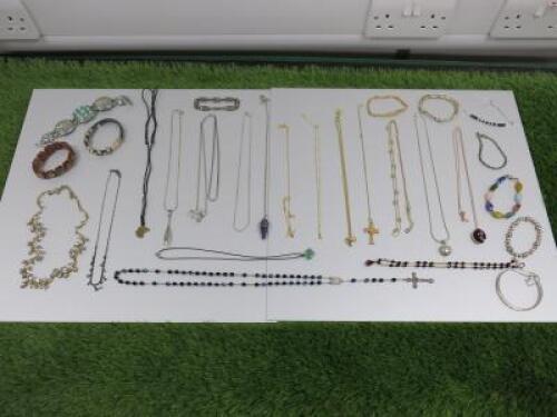 33 x Items of Costume Jewellery to Include: Necklaces & Bracelets.