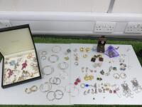 Large Quantity of Costume Jewellery to Include: Earrings, Rings, Pendants & Charms.