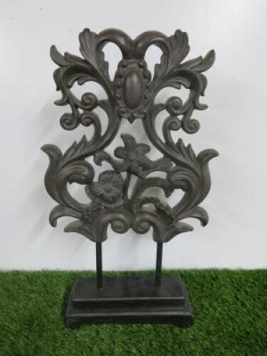 Resin Carving Depicting Flowers & Leaves, 40cm.