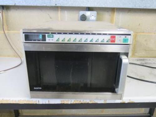 Sanyo 1900w Commercial Programmable Microwave Oven.