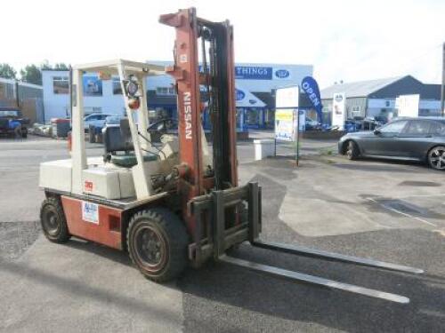 Nissan 30, 2700kg Diesel Forklift, Model EGH02A300, Chassis No 001358, Single Mast, Side Shift, Truck Weight 4930kg, 7038hrs. Sold with Key.