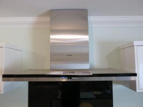 Siemens Stainless Steel Wall Mounted Illuminated Chimney Extractor Hood, Size H60 x W90 x D50cm. Ex Display.