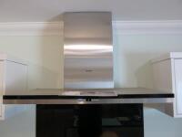 Siemens Stainless Steel Wall Mounted Illuminated Chimney Extractor Hood, Size H60 x W90 x D50cm. Ex Display.