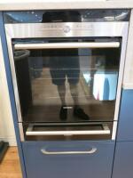 Siemens Integrated Single Door Multi Function Active Clean Oven, Model HB78GB570B, S/N930900081, Size H60 x W60 x D55. Comes with Warming Drawer, Size H13 x W60 x D60cm.