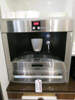 Bosch Integrated Fully Automatic Coffee Machine & Warming Drawer. Model TKN68E750B/03, S/N 8609 222443. Size H60 x W60.