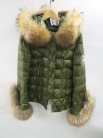 Holland Cooper Hooded Puffer Jacket in Green, Size M.