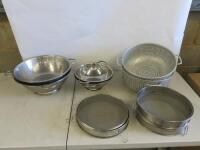 8 x Assorted Sized Sieves & Colanders to Include: 6 x Colanders & 2 x Flour Sieves.