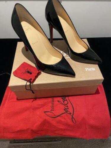 Christian Louboutin Black patent Leather Pigalle 100 Ladies Shoes. Size 6. Very Slight Wear Mark to Sole, with Dust Cover, Spare Heels in Original Box