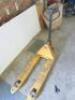 TUV 2500KG Pallet Truck. - 2