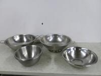 Qty of Stainless Steel Kitchen Accessories to Include: 8 x Mixing Bowls & 2 Collanders