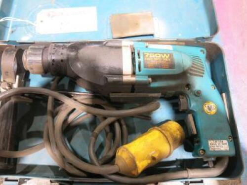 Makita Drill, Model 750W, Variable Speed, 110V In Carry Case.
