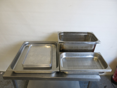 5 x Assorted Sized Perforated GN Containers & 5 x Assorted Sized Trays.