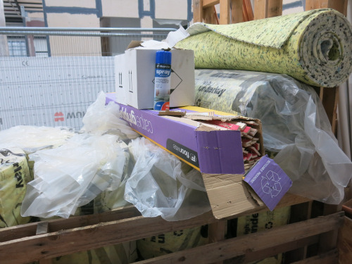 19 x Rolls of Floorwise Performance Underlay, 3 x Boxes of F163 Grippers (100 x 5ft), 20 x F291.9MSA Stick Down Cover Strips Matt Silver (2.7m) & 16 x Cans of F598 Spray Adhesive (As Viewed).
