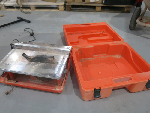 Clipper TT 200 EM Tile Cutter in Case.