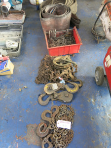 Selection of Lifting Equipment to Include Blocks & Tackle, Chains and 2 x Heavy Duty Lifting Strops (Untested).