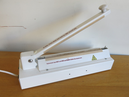 Snappy Croc Sealer, Model CO1379.