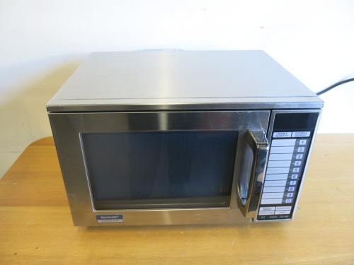 Sharp 1900W Commercial Microwave, Model R-24AT, YOM 2109.