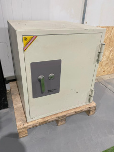 Phoenix 2000 Datacare Key Safe, with Key.