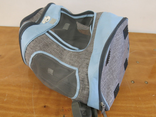 Dog Carrier/Racksack in Grey/Blue.