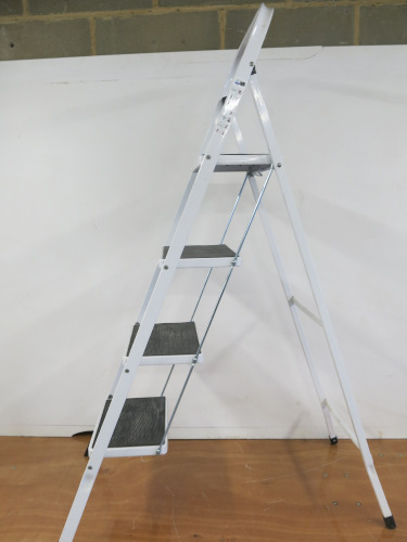 4 Tred Fold Out Step Ladder.