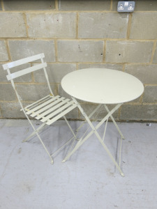 Metal Folding Round Table with 1 Metal Folding Chairs in Cream.