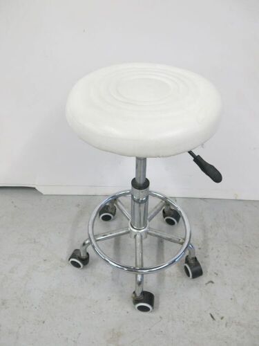 Round Height Adjustable Rolling Stall in White.