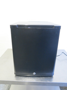 Corby 35L Mini Bar in Black, Model CB-355A. NOTE: damage to left corner (As Viewed/Pictured).