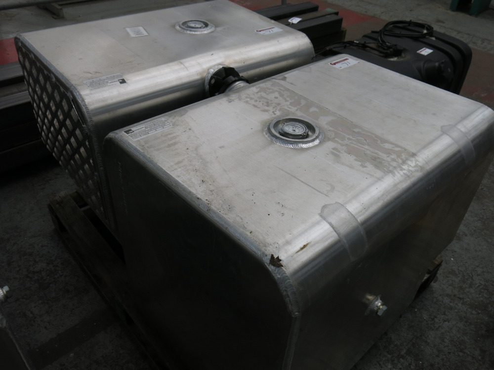 Pair of SB Components, SBC 88437, 300L Fuel Tank, DOM 2019.