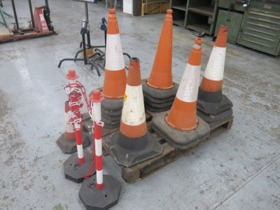 16 x Traffic Cones with 2 Barrier Posts & Chain.