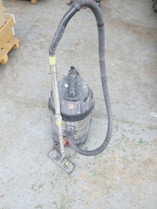 Sealey Power Products 30 Lt Wet & Dry Industrial Vacuum Cleaner, Model PC300SD.v3 with Attachments (As Viewed).