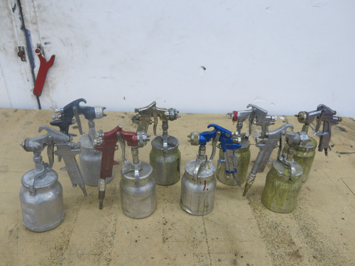 8 x Assorted Spray Gun, Suction Feed.