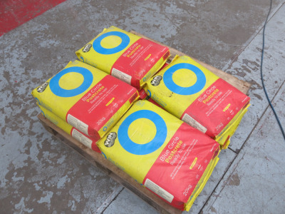 8 x 20kg Bags of Blue Circle Ready To Use Post Crete.