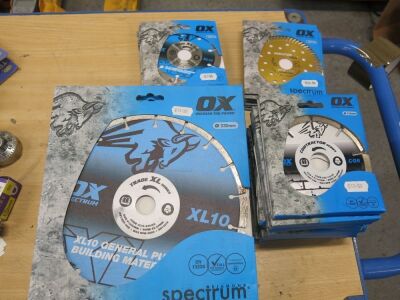 Box Containing 9 x Spectrum 230mm Diamond Cutting Discs, 7 x 115mm General Purpose Discs, 8 x 115mm Diamond Discs & 9 x Contractor Discs.