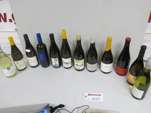 12 x Bottles of Assorted Whiter Wines as Pictured & Viewed