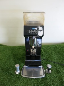 Victoria Arduino Coffee Grinder, Model Mythos 1, S/N RC0012136067717, DOM 10/2021.