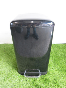 Metal Hand Free Waste Bin in Black, Size H63cm.