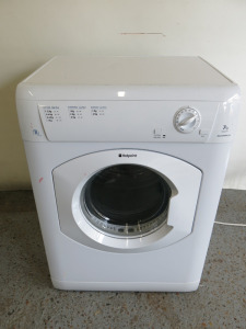 Hotpoint 7kg Aquarius Tumble Dryer In White, Model TVM570P, S/N 401092030.