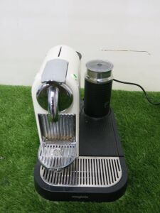 Nespresso Magimix Pod Coffee Machine, Type 11301 with Milk Frothier.