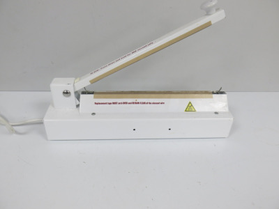 Snappy Croc Sealer, Model C01379.