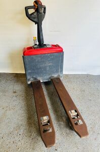 Liftmate Electric Plug In Charge Pallet Truck, Model LEPT 20N, 2000KG, S/N 21113699, Fork Width 520mm, Forkf Length 1150mm.