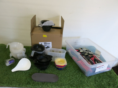 Quantity of Colouring Bowls and Brushes to Include: 48 New & 34 Used Bowls & Approx. 50 Brushes.