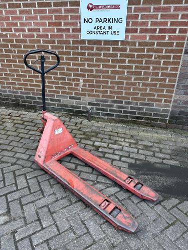 Pallet Truck in Red.