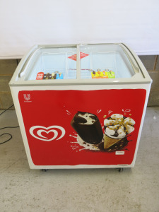 Walls Chest Ice Cream Freezer, Model Vista 6, S/N 29AM430035, DOM 08/21. Size H88 x W68 x D65cm.