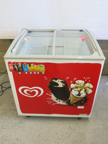 Walls Chest Ice Cream Freezer, Model Vista 6, S/N 29AM430212, DOM 08/2021. Size H88 x W68 x D65cm.