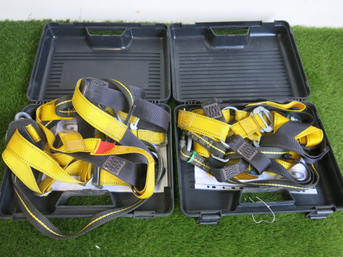 2 x Clunk Clic RGH2 Ridge Gear Harnesses in Carry Cases.