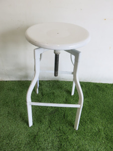 Vintage Style Height Adjustable Metal Stall in White.