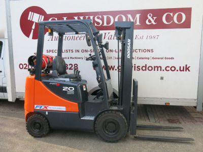 Doosan Pro5 Gas 2000kg Forklift Truck, Model G20SC-5, 1355 Hours, S/N FGA03-1710-00878, DOM 2015, Next LOLER Examination Due 24/7/24. Sold with Key & Manual. Note: Collection of this Lot is at the End of Clearance.